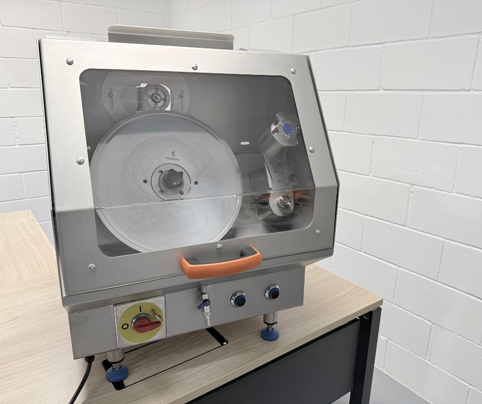 El Afilador de cuchillas circulares de sobremesa AGS-300 de Finova